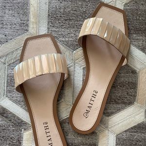 Maithe flat sandals